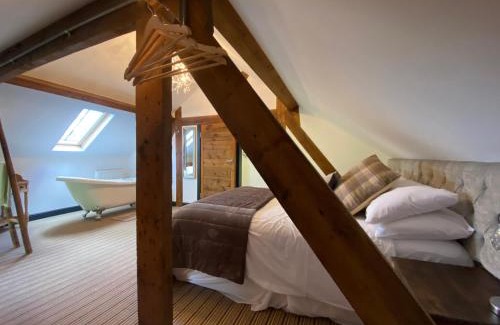 Hopton House | Betsey Trotwood. Historic stylish 2-bed cottage.