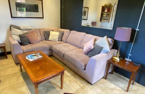 Hopton House | Betsey Trotwood. Historic stylish 2-bed cottage.