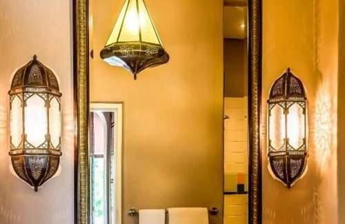Livingstone House | Better Choice for your Vacation! Outdoor Pool, Spa Center and Free Parking!