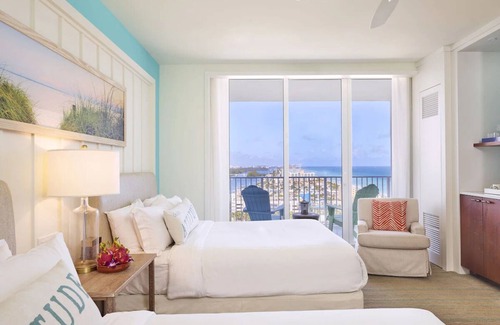 Hollywood Hotel | Better Choice for your Vacation! 4 Relaxing Units, Pool, Beachfront Property!