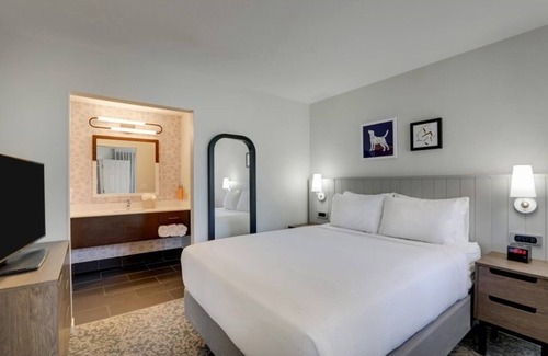 Sunnyvale Hotel | Better Choice for your Vacation! THREE Relaxing 2BR Suites, Swimming Pool!