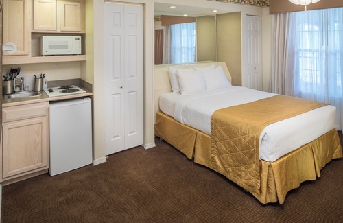 Table Rock Hotel | Better Choice for your Vacation! Pool, Kitchen, Close to New Shanghai Theatre