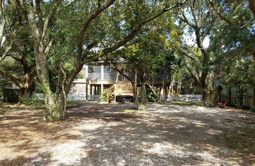 Ocracoke House | Better Days: Pet friendly home with enclosed yard. Screened porch.