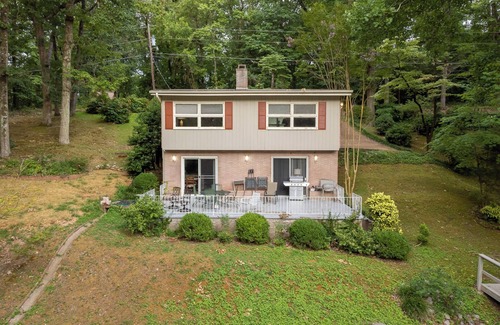 Florence House | Bettie’s Lake Cottage on Wilson Lake.