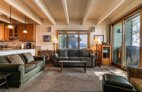 Incline Village Condo | Betty's Place - Beachfront w Lake Access (LA99958)