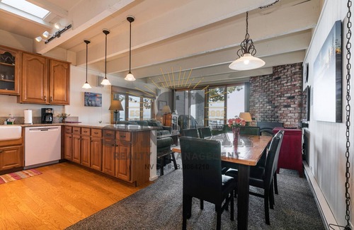 Incline Village Condo | Betty's Place - Beachfront w Lake Access (LA99958)