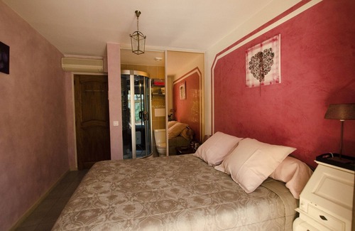 Greasque House | Between Aix and Cassis, charming guest rooms