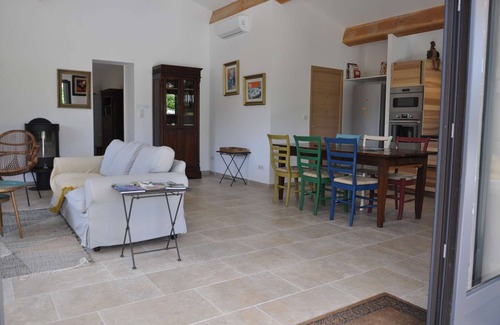Rognonas House | Between Avignon and Les Alpilles, vacation home on the outskirts of the village of Rognonas, animals.