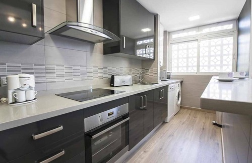 El Ejido Apartment | Between Picasso and La Merced, Renovated Apartment