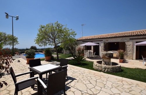 Modica House | Between sea and baroque: prestigious outbuilding in 18th century villa