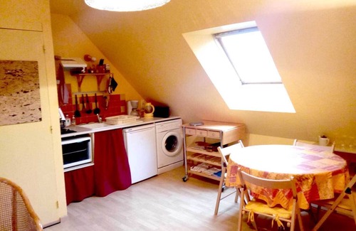 Asserac Apartment | Between sea and salt flats, Apartment in a house surrounded by a garden.