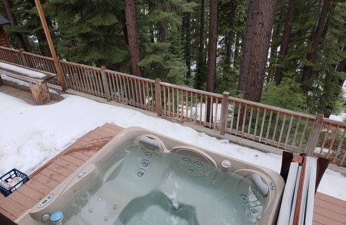 Pioneer Trail House | Between Sierra Ski Ranch and Heavenly You Pick