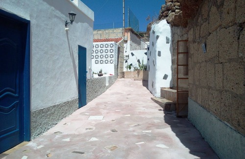 Fasnia Cottage | Between sky and sea, typical Canarian troglodyte house, accessible to people with reduced mobility