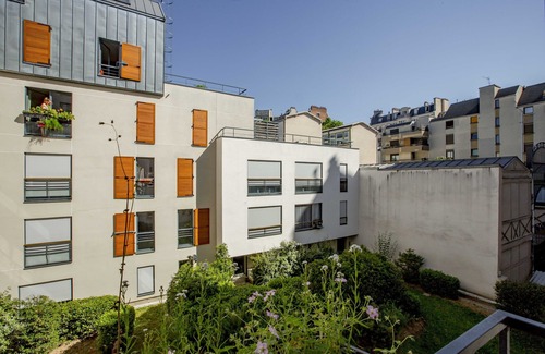 11th Arrondissement Apartment | Between the Beams, by Veeve