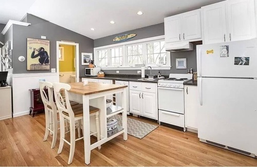 Greenbush House | "Between the Cliffs" Beach Getaway -