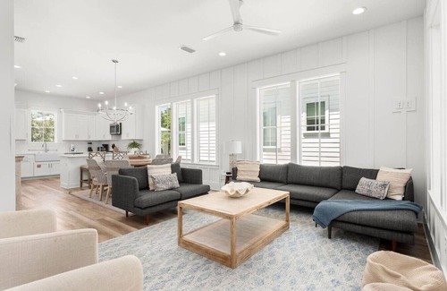 Seagrove Beach House | Between the Lake & Ocean – 4BR Seagrove Retreat + Private Pool, Sleeps 11