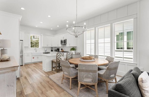 Seagrove Beach House | Between the Lake & Ocean – 4BR Seagrove Retreat + Private Pool, Sleeps 11