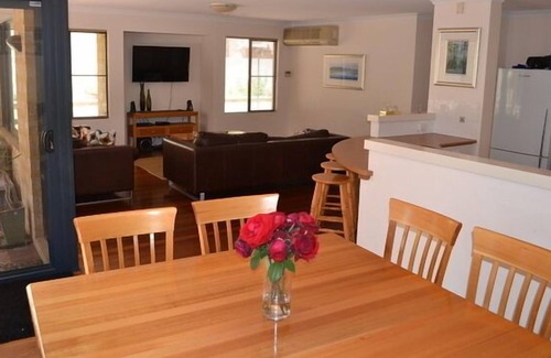 North Fremantle House | Between the River and the Sea