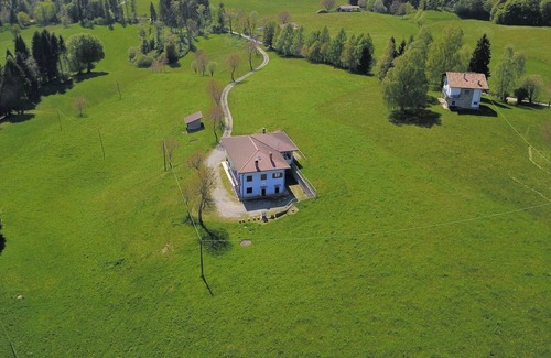 Lovere Apartment | between woods and meadows