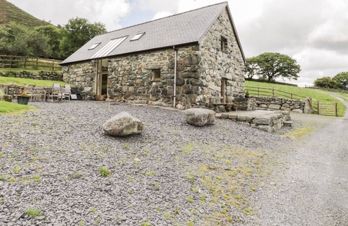 Dolgellau Cottage | BEUDY TAL Y WAEN, family friendly, with a garden in Dolgellau