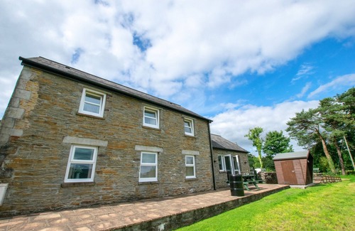 Margam House | Beudy Tawe - Three Bedroom House, Sleeps 6
