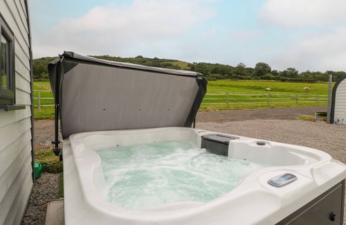 Cross Cottage | BEULAH, pet friendly, with hot tub in Axbridge