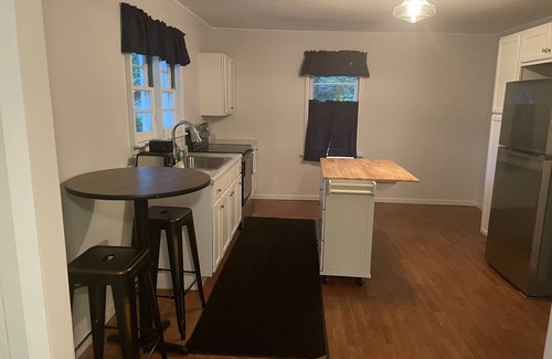 Lake Delton Cottage | Beutiful cottage with pool & beach views