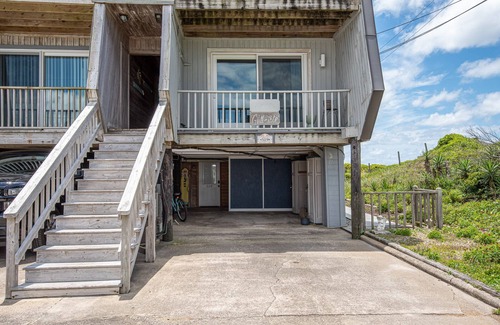Atlantic Beach Apartment | Bev's Beachfront Bungalow