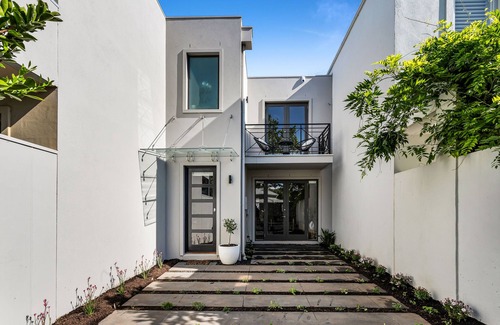South Yarra House | Bev's Retreat by Ready Set Stay - peaceful retreat and close to all attractions.