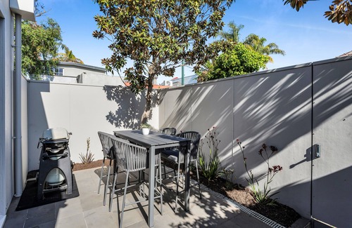 South Yarra House | Bev's Retreat by Ready Set Stay - peaceful retreat and close to all attractions.