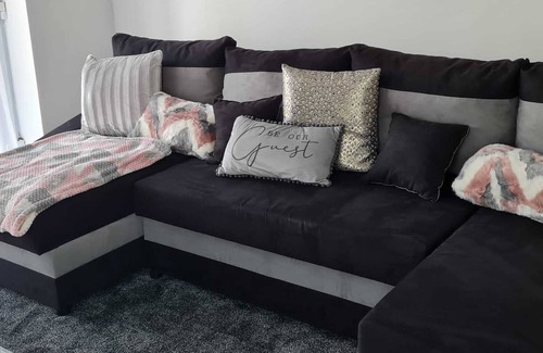 Warrington Condo | Bevan Sleeps, Central Warrington,Sleeps 6,Smart TV, Secure basement Parking