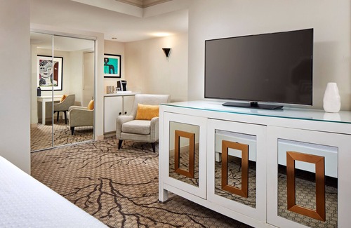 Pico - Robertson Hotel | Beverly Hills Stay | 1 Unit | Near Robertson Blvd Shopping