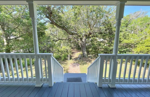 Ocracoke House | Beverly's House: Dog friendly convenient to Silver Lake Harbor