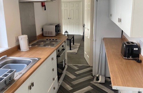 Sunderland House | Bexley-4 Bdrm 5 beds Sleeps 7 Ideal 4 Contractors