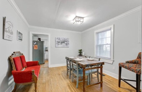 North Charleston House | Bexley~Pet Friendly with Yard~Easy Walk to Park Circle + 15 Minutes to Downtown
