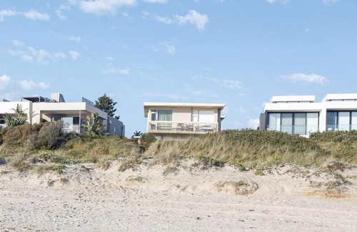 Aspendale House | Beyond the Blue - Beachfront Beauty on Your Doorstep