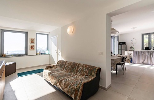 Vezzano Ligure Apartment | Beyond the Sea: Pacific Refuge in Liguria