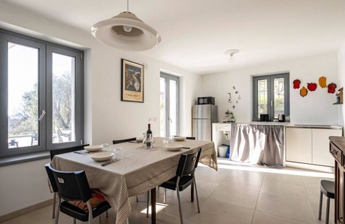 Vezzano Ligure Apartment | Beyond the Sea: Pacific Refuge in Liguria