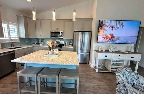 Fort Myers Beach House | Beyond The Sea · Newer House · Walk to Beach-Town