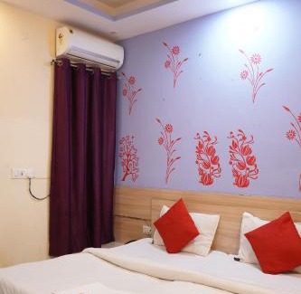 Hauz Khas Village Hotel | Bharat Vandana - near yashobhoomi