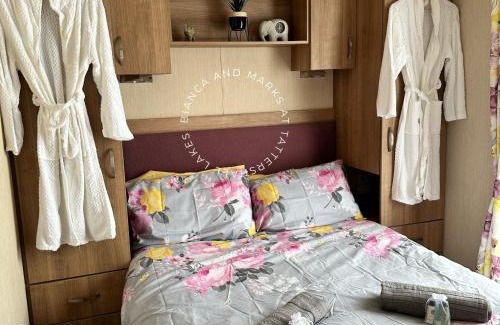 Tattershall Resort | Bianca and marks 8 berth Caravan with Hot tub