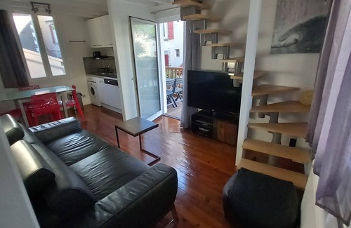 Biarritz City Centre Apartment | BIARRITZ LES HALLES, city center apartment. 4 pers 200 m BEACH, garage terrace