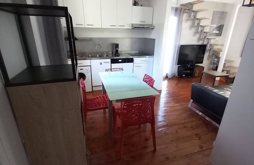 Biarritz City Centre Apartment | BIARRITZ LES HALLES, city center apartment. 4 pers 200 m BEACH, garage terrace