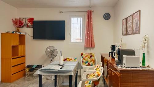 Vitry-sur-Seine Apartment | Bienvenue à PARIS - Appartement confortable, grande terrasse privée au calme, parking gratuit