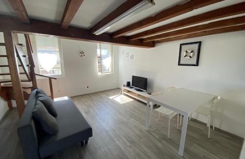 La Belle de Mai Apartment | Bienvenus à Thèse - Appartement Bleu