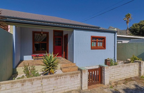 Kleinmond Cottage | Bietjie Sjiek |Charming Coastal Escape | Kleinmond