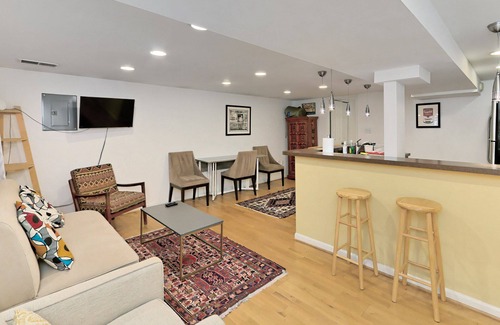 Petworth Apartment | Big 1/1 with REAL kitchen, steps2metro, amenities