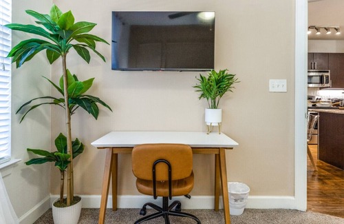 Frisco Apartment | Big 1B w Pool Near Toyota 2211