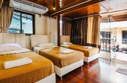 Hua Hin House | BIG 2BR Beach House 200m from Hilton walking distance to all bars &restaurants