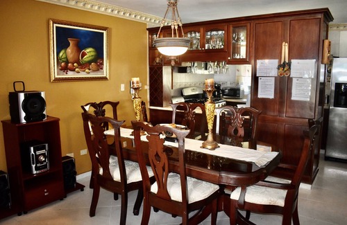 Alma Rosa Apartment | Big 3 bed rooms 4 beds Condo for Families & groups—30 mins away from mayor spots